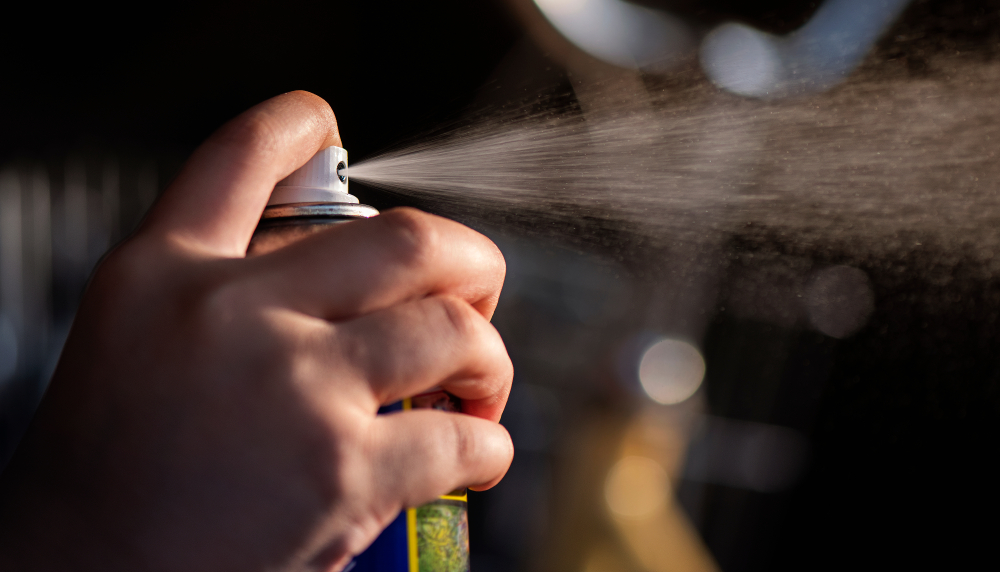 Spray-ul de vopsea negru: soluția rapidă și eficientă pentru renovări